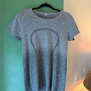 Lululemon Athletica Gray Short Sleeve Tee